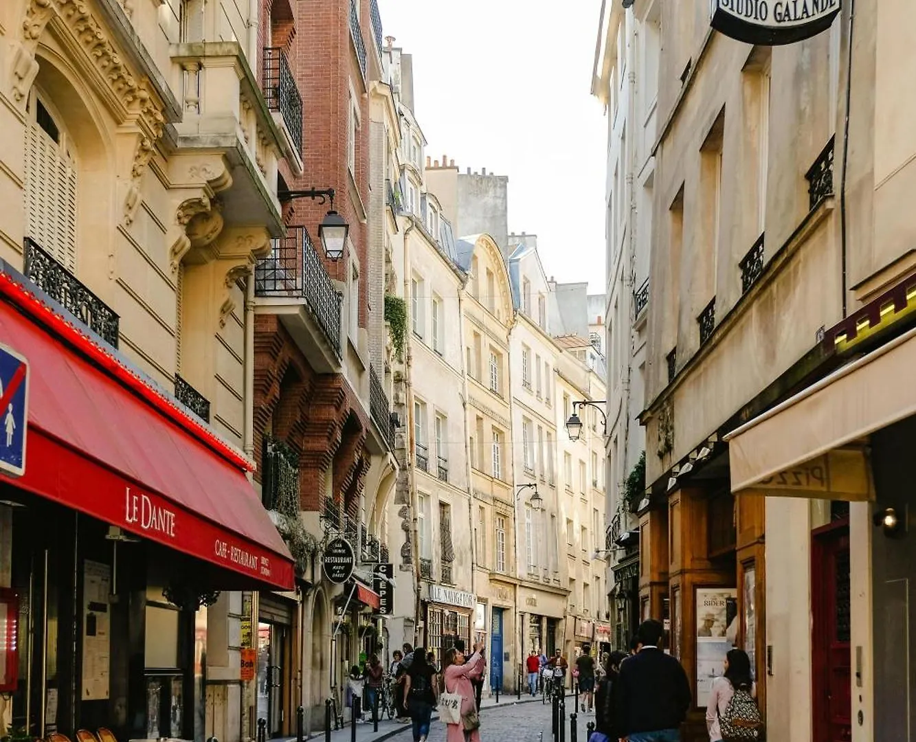 La Serenite Parisienne *